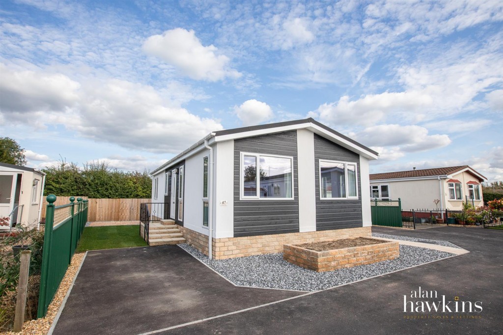 Images for Church Park, Bradenstoke EAID:11742 BID:1