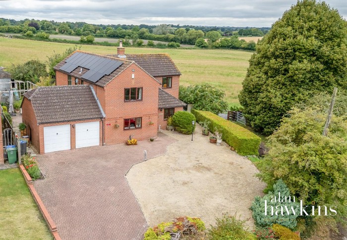 View Full Details for Broad Town - EAID:11742, BID:1