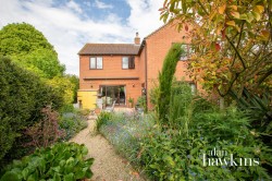 View Full Details for Broad Town - EAID:11742, BID:1