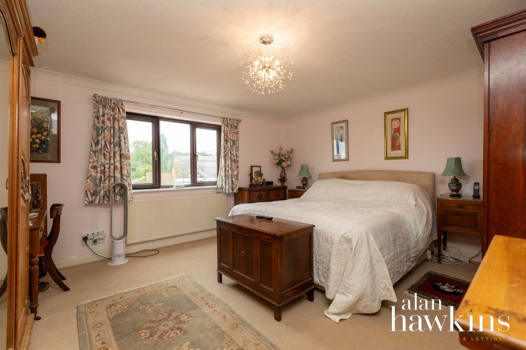Images for Broad Town EAID:11742 BID:1