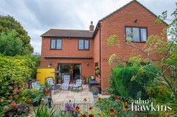 View Full Details for Broad Town - EAID:11742, BID:1