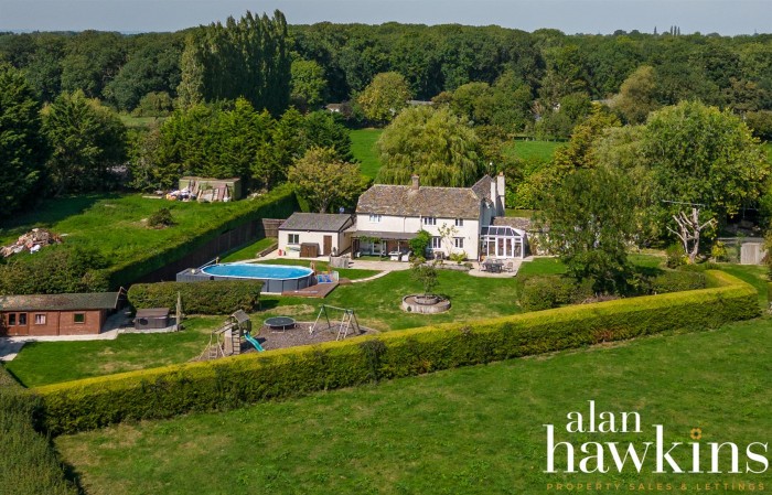 View Full Details for Hook Street, Nr. Royal Wootton Bassett - EAID:11742, BID:1