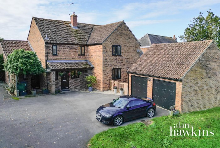 View Full Details for Broad Town, Swindon SN4 7 - EAID:11742, BID:1