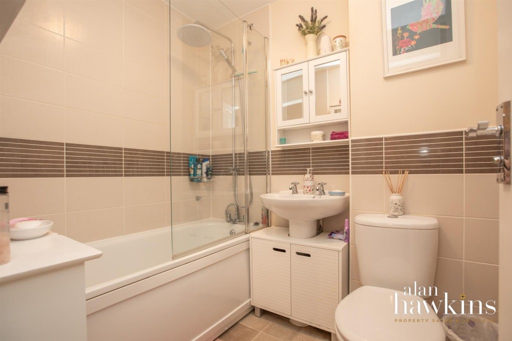 Images for Blain Place, Royal Wootton Bassett SN4 8 EAID:11742 BID:1