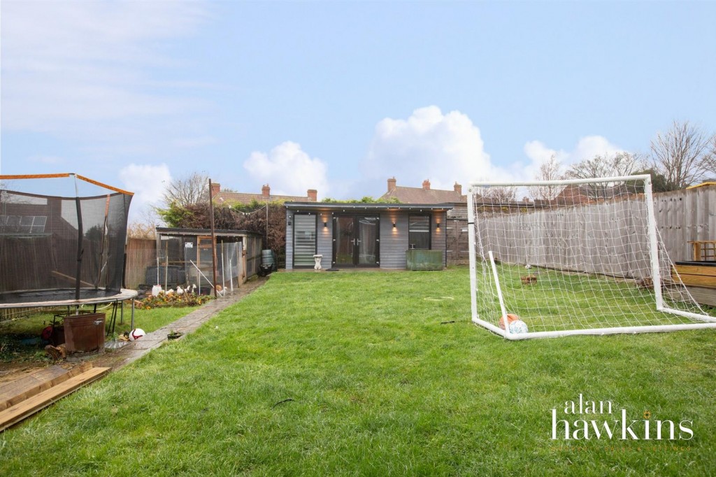 Images for Vale View, Royal Wootton Bassett SN4 EAID:11742 BID:1