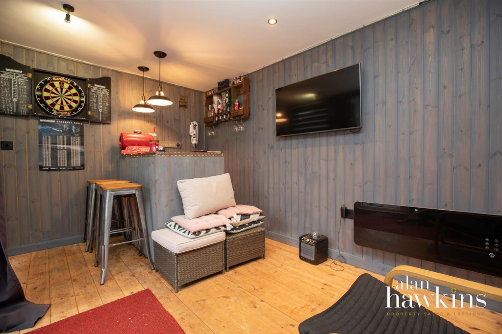 Images for Vale View, Royal Wootton Bassett SN4 EAID:11742 BID:1
