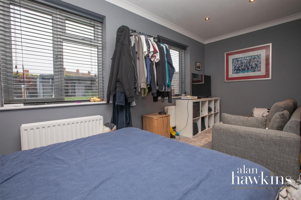 Images for Vale View, Royal Wootton Bassett SN4 EAID:11742 BID:1