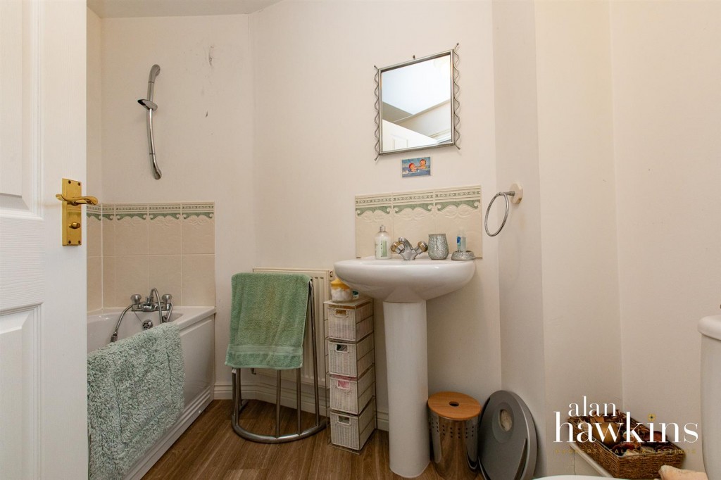 Images for Sprats Barn Crescent, Royal Wootton Bassett SN4 EAID:11742 BID:1