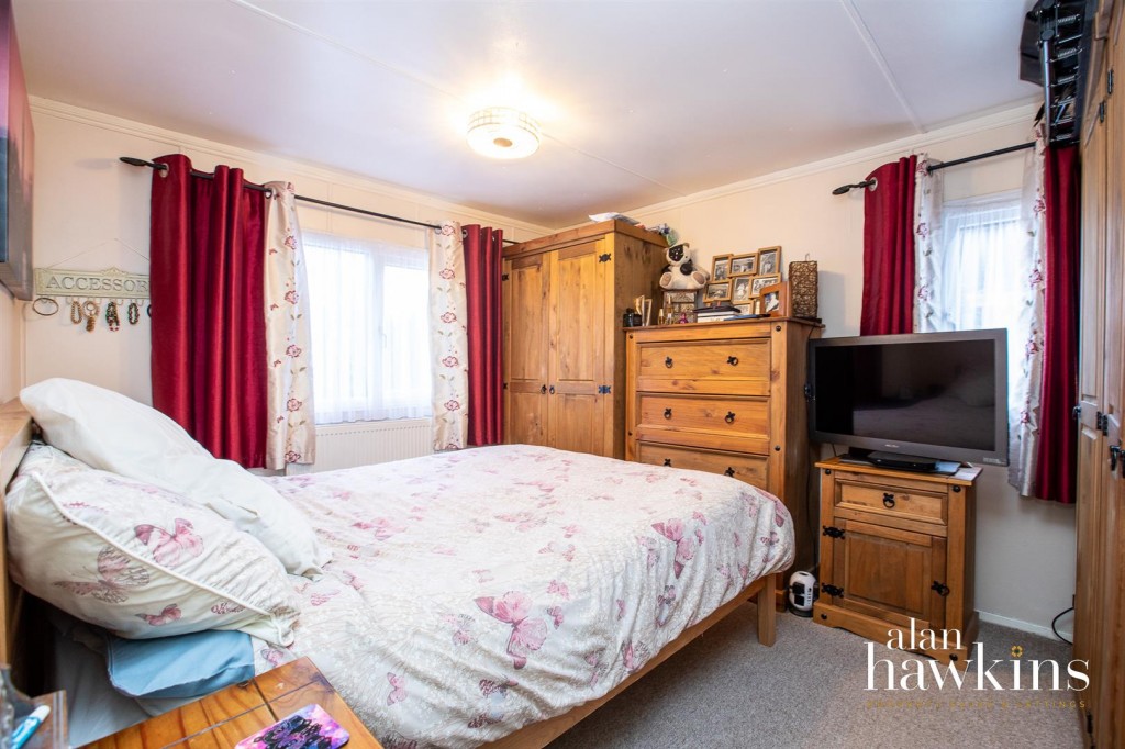 Images for Bungalow Park, Bradenstoke SN15 EAID:11742 BID:1