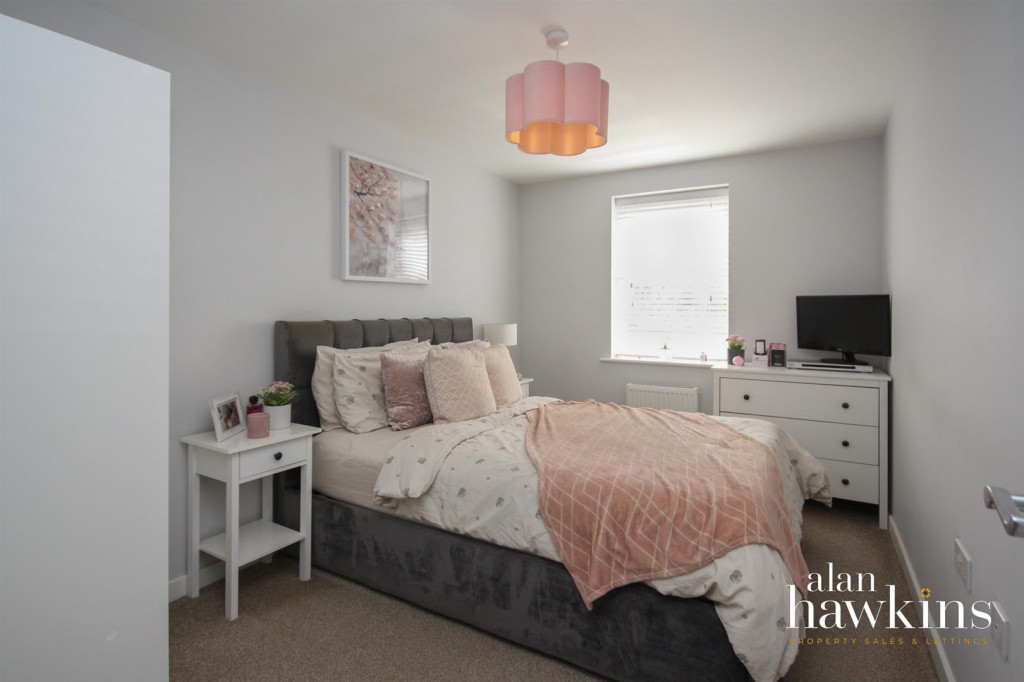 Images for Cloatley Crescent, Royal Wootton Bassett SN4 7 EAID:11742 BID:1