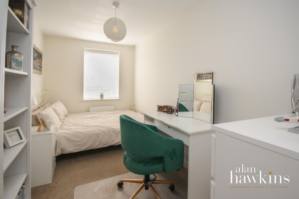 Images for Cloatley Crescent, Royal Wootton Bassett SN4 7 EAID:11742 BID:1