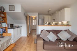View Full Details for Da Vinci Walk, Royal Wootton Bassett - EAID:11742, BID:1