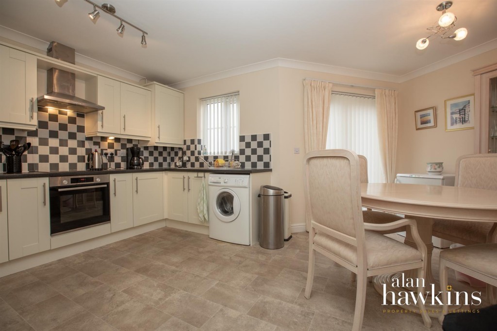 Images for Barrow Close, Royal Wootton Bassett SN4 8 EAID:11742 BID:1