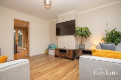 View Full Details for Middle Ground, Royal Wootton Bassett SN4 8 - EAID:11742, BID:1