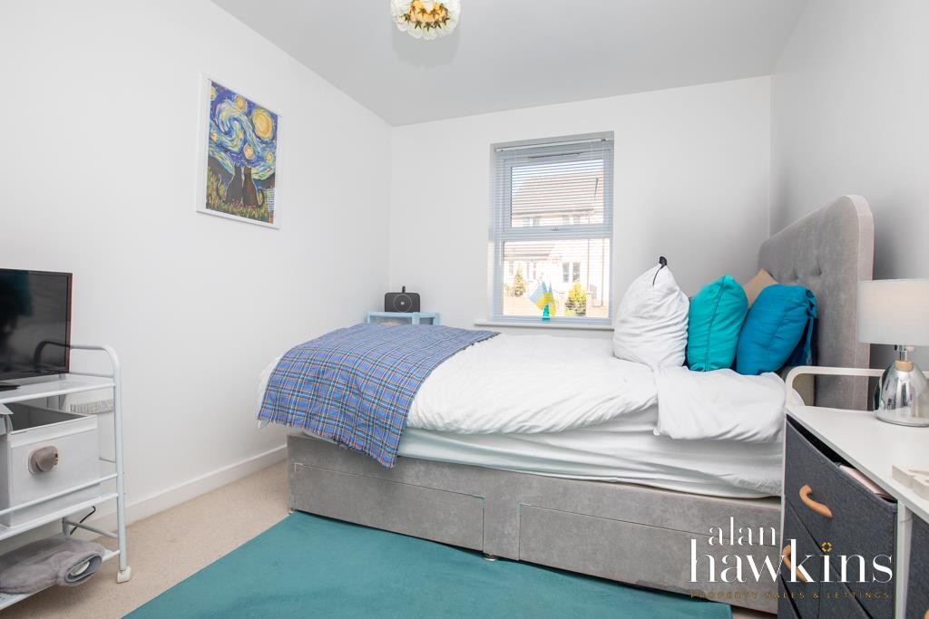 Images for Cloatley Crescent, Royal Wootton Bassett SN4 7 EAID:11742 BID:1