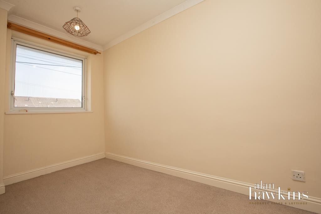 Images for Longfellow Crescent, Royal Wootton Bassett SN4 8 EAID:11742 BID:1