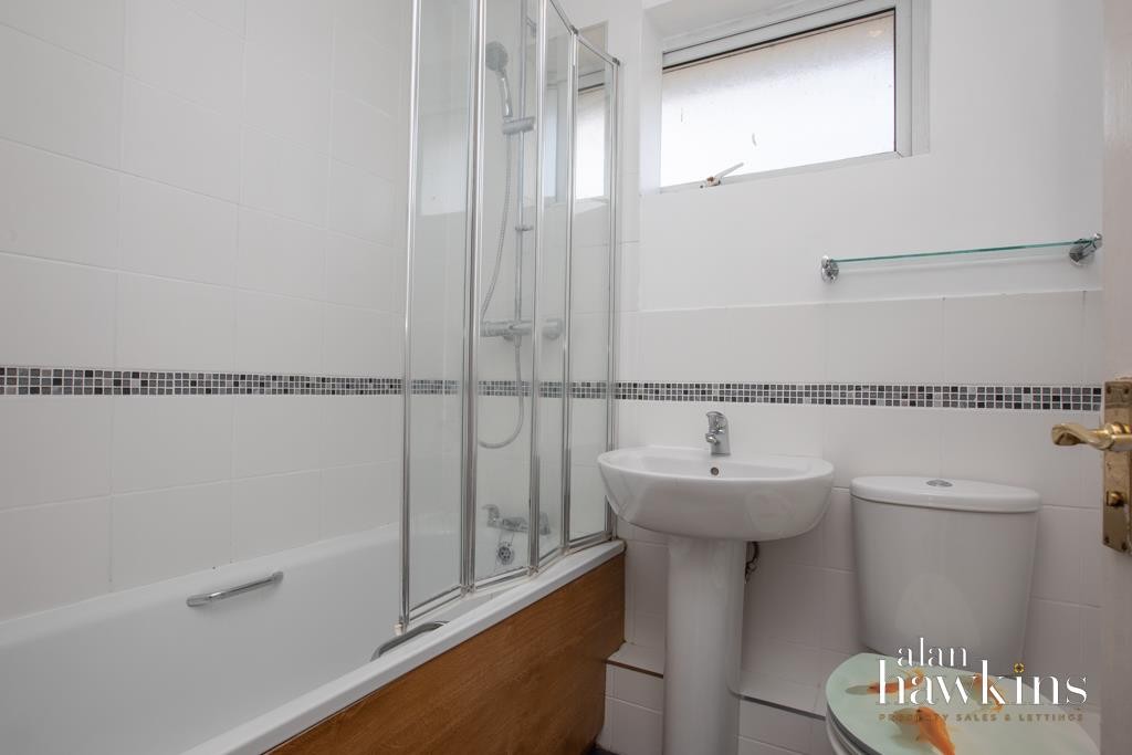 Images for Longfellow Crescent, Royal Wootton Bassett SN4 8 EAID:11742 BID:1