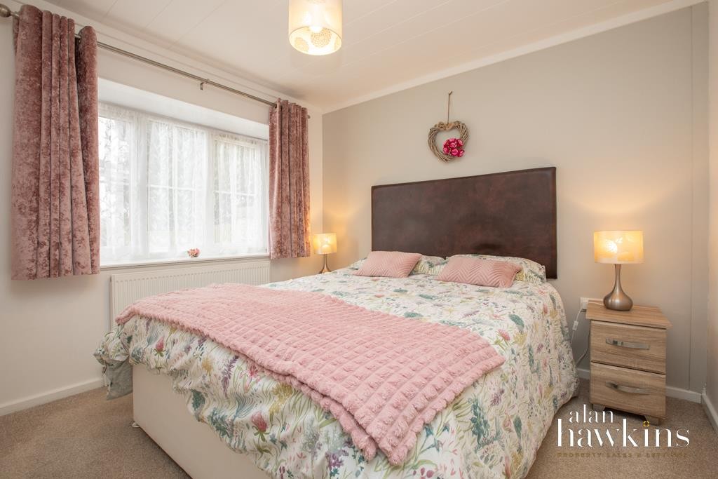 Images for Bungalow Park, Bradenstoke EAID:11742 BID:1