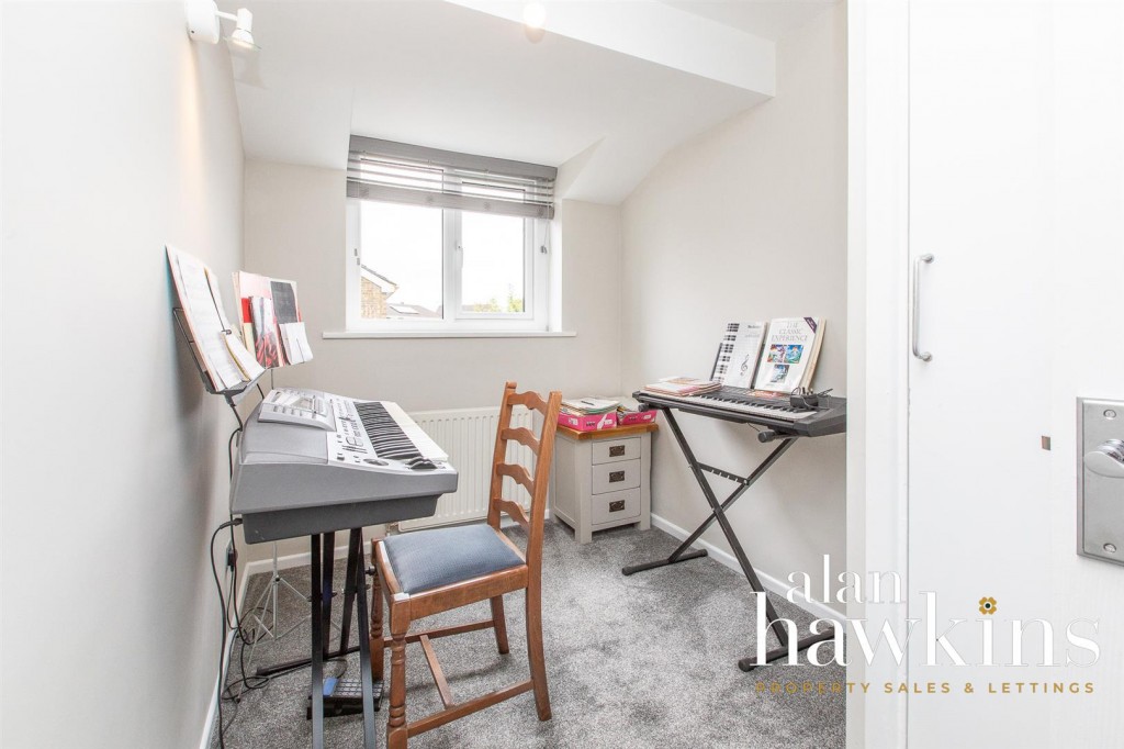 Images for Saffron Close, Wootton Bassett EAID:11742 BID:1