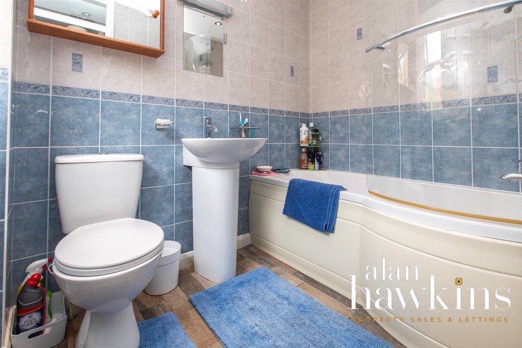 Images for Saffron Close, Wootton Bassett EAID:11742 BID:1