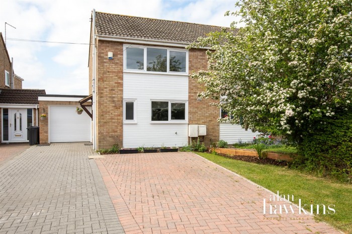 View Full Details for Gainsborough Avenue, Royal Wootton Bassett - EAID:11742, BID:1