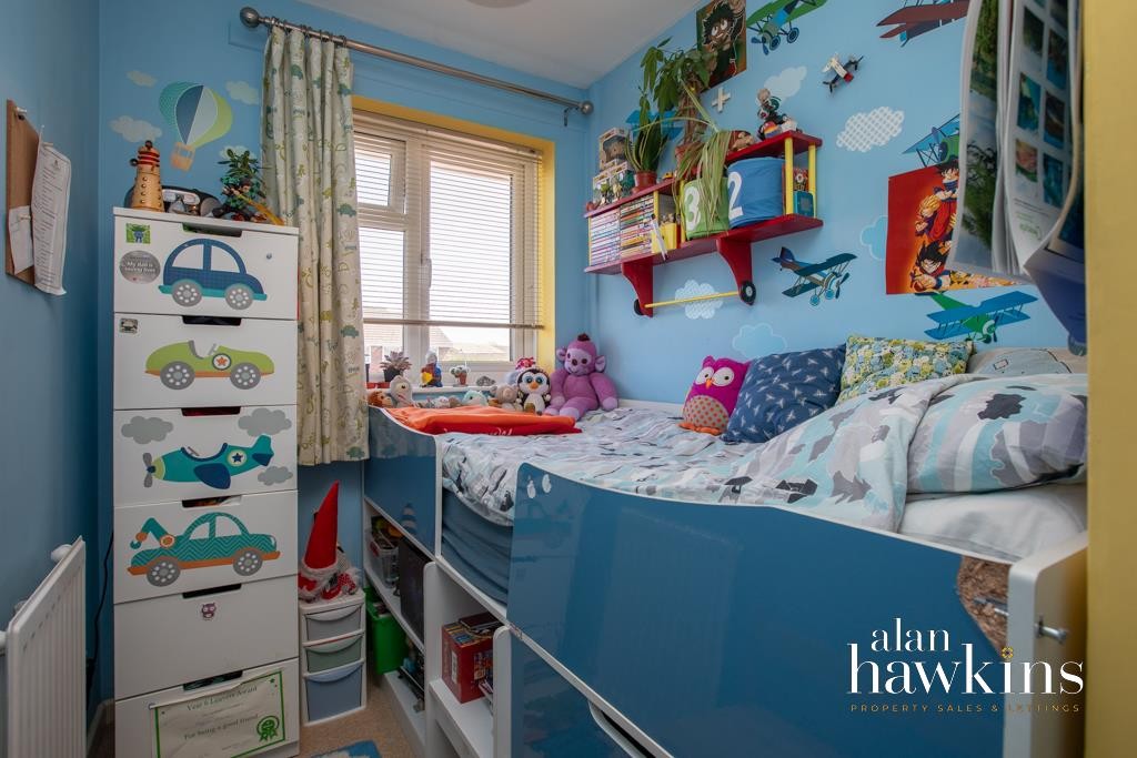 Images for Saffron Close, Royal Wootton Bassett SN4 EAID:11742 BID:1