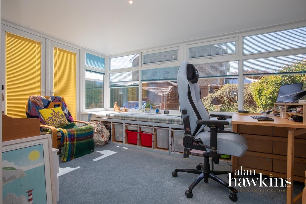 Images for Saffron Close, Royal Wootton Bassett SN4 EAID:11742 BID:1