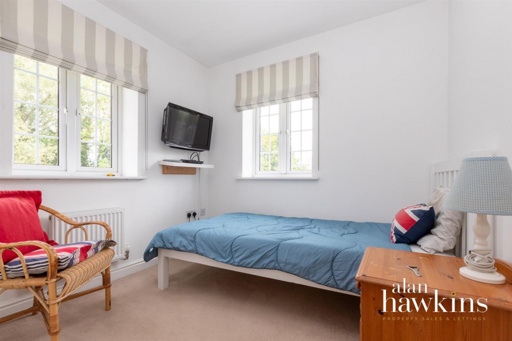 Images for Crosstrees, Royal Wootton Bassett EAID:11742 BID:1