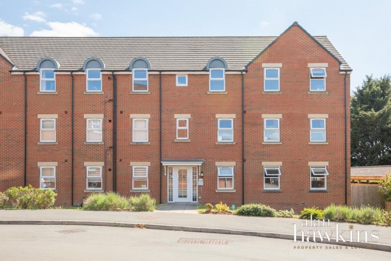 Cloatley Crescent, Royal Wootton Bassett