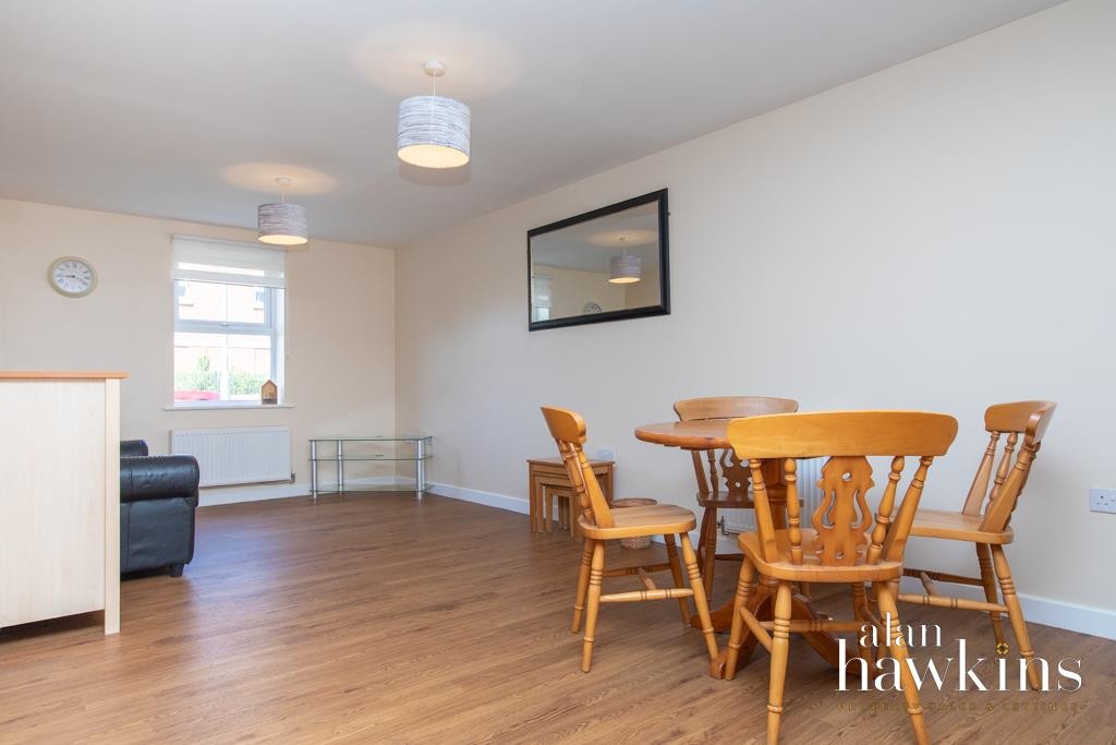 Images for Cloatley Crescent, Royal Wootton Bassett EAID:11742 BID:1