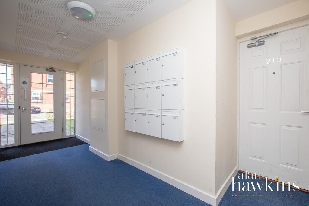 Images for Cloatley Crescent, Royal Wootton Bassett EAID:11742 BID:1