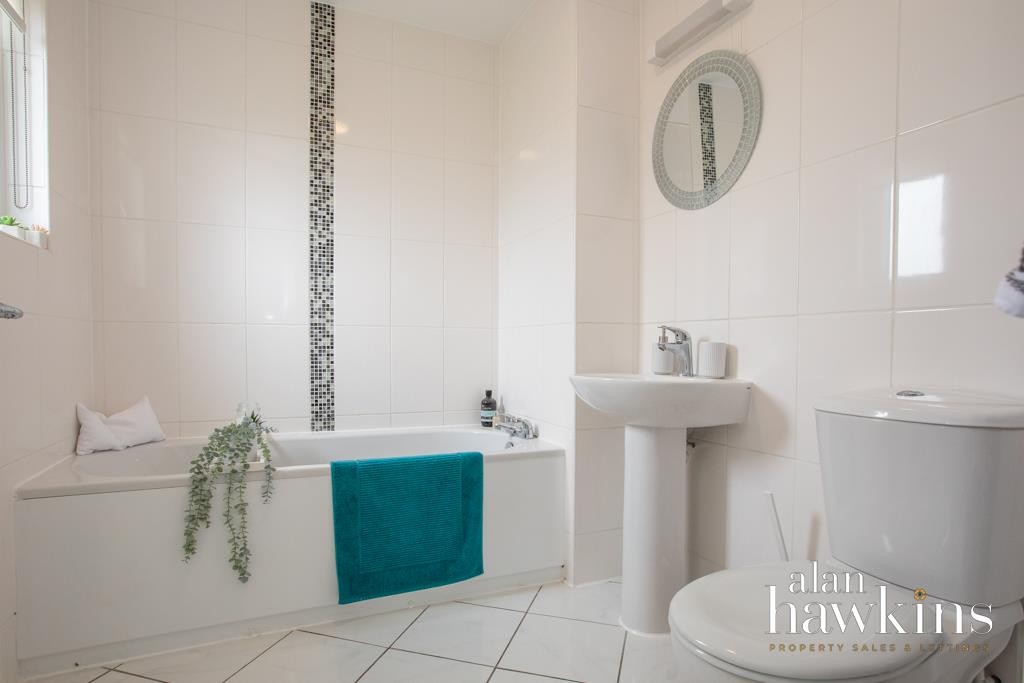 Images for Wiltshire Crescent, Wiltshire Leisure Village SN4 7 EAID:11742 BID:1
