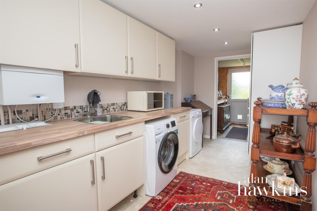 Images for Noredown Way, Royal Wootton Bassett SN4 8 EAID:11742 BID:1