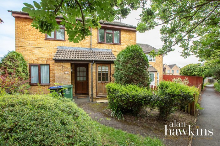 View Full Details for Farne Way, Royal Wootton Bassett - EAID:11742, BID:1