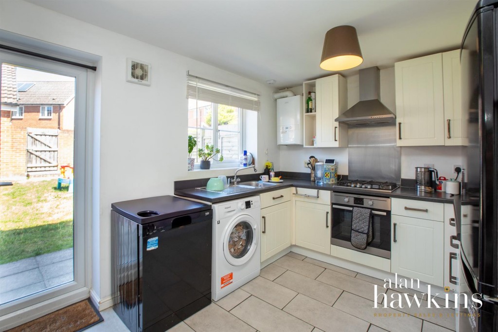 Images for Cloatley Crescent, Royal Wootton Bassett EAID:11742 BID:1