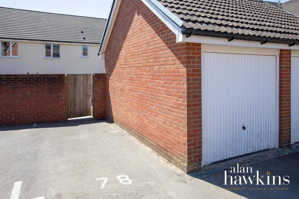 Images for Cloatley Crescent, Royal Wootton Bassett EAID:11742 BID:1