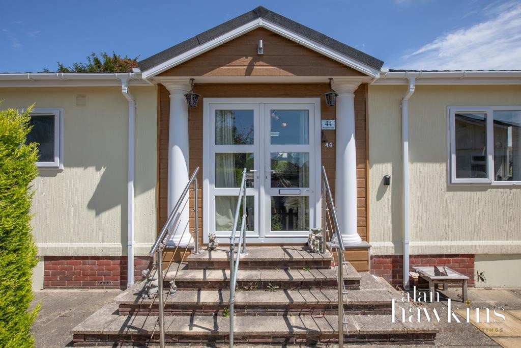 Images for Bungalow Caravan Park, Bradenstoke EAID:11742 BID:1