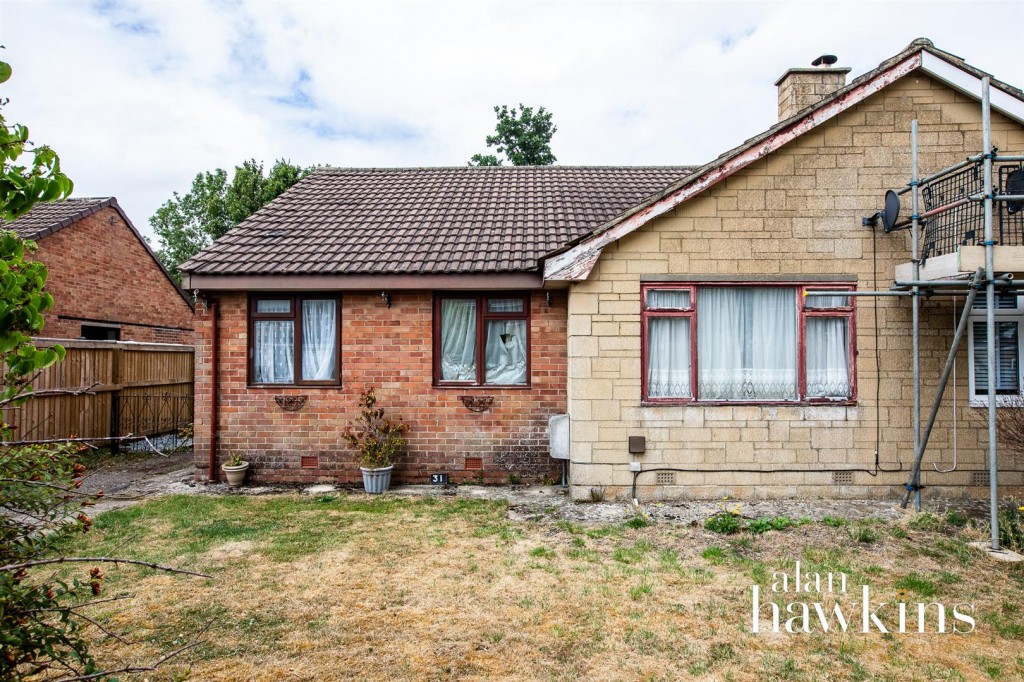 Images for Deben Crescent, Swindon EAID:11742 BID:1