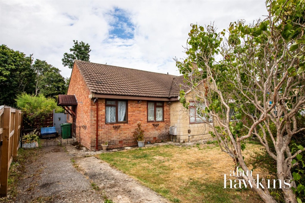 Images for Deben Crescent, Swindon EAID:11742 BID:1