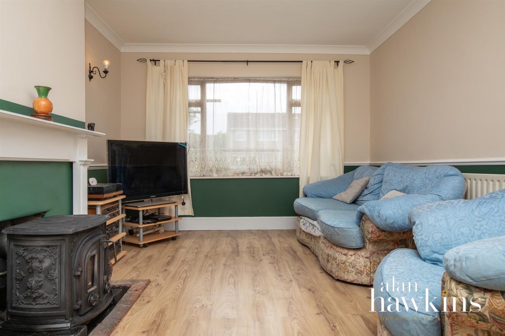 Images for Deben Crescent, Swindon EAID:11742 BID:1