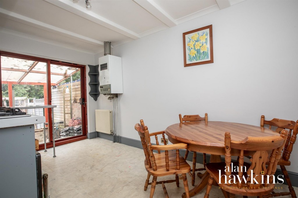 Images for Deben Crescent, Swindon EAID:11742 BID:1