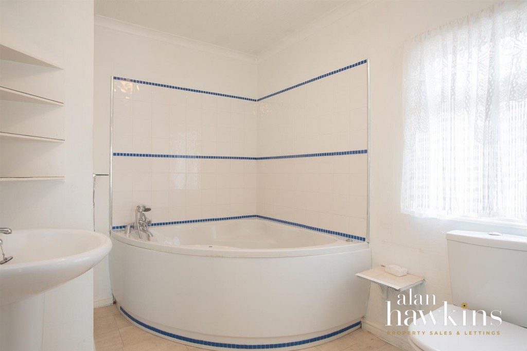 Images for Lillybrook Estate, Lyneham, Chippenham EAID:11742 BID:1