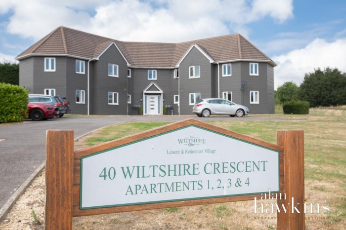 View Full Details for 40 Wiltshire Crescent, Royal Wootton Bassett - EAID:11742, BID:1