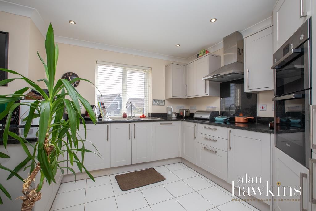 Images for 40 Wiltshire Crescent, Royal Wootton Bassett EAID:11742 BID:1