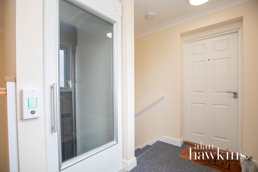 Images for 40 Wiltshire Crescent, Royal Wootton Bassett EAID:11742 BID:1