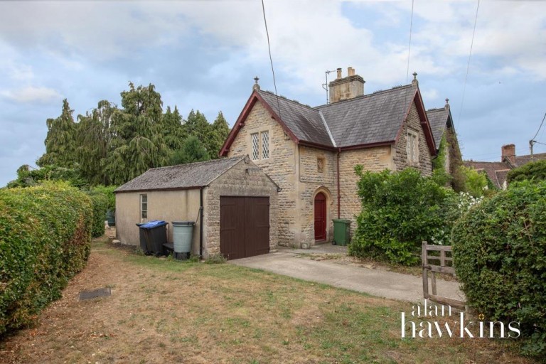 Compton  Road, Calne SN11 8