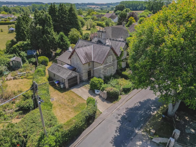 Compton  Road, Calne SN11 8