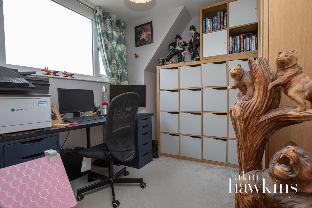 Images for Broadacres, Broad Town EAID:11742 BID:1