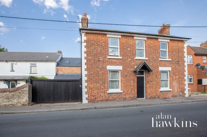 View Full Details for Wood Street, Royal Wootton Bassett SN4 7 - EAID:AlanHakinsAPI, BID:1