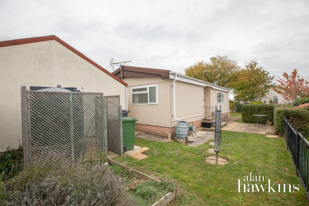 Images for Lillybrook Estate, Lyneham EAID:AlanHakinsAPI BID:1